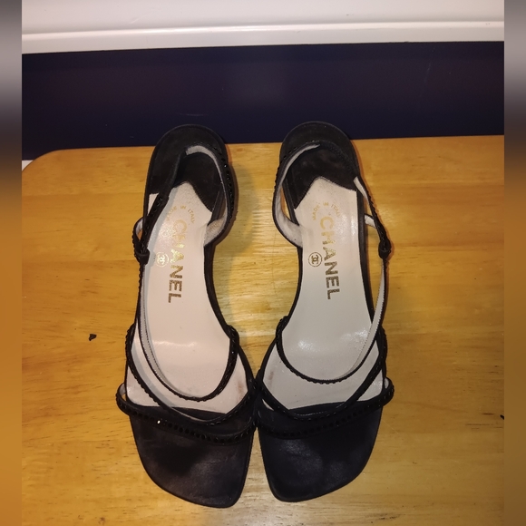 Chanel CC Leather Heels Size 37 1/2 - Picture 1 of 5